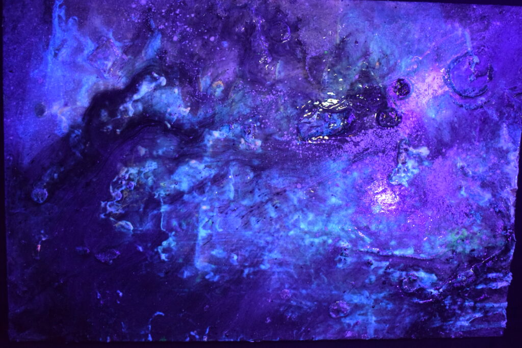 Jade Nebula GNC: 25.2016 under a blacklight